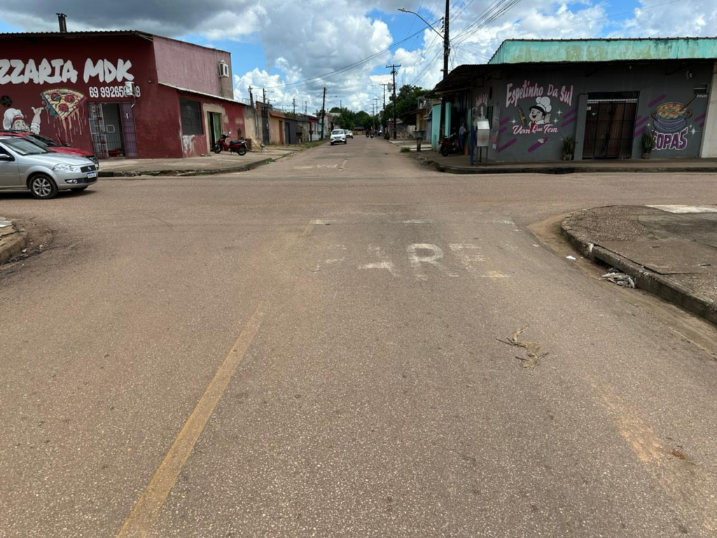 Vereador Edimilson Dourado solicita e prefeitura inicia reforço na sinalização viária