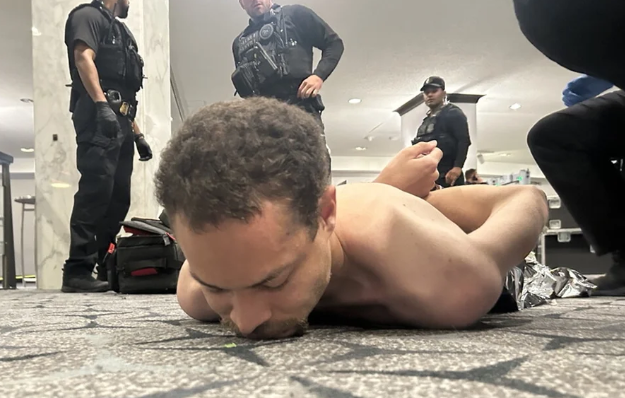 Atirador que tentou invadir jantar com Trump vai à audiência nesta 2ª - VÍDEO