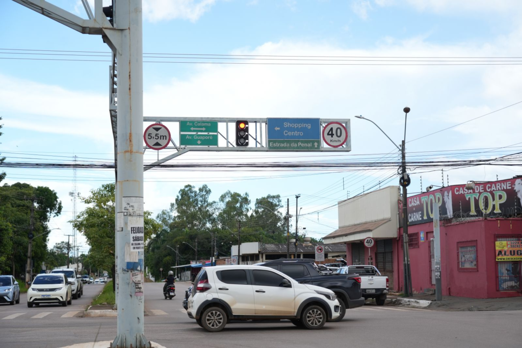 Prefeitura orienta sobre “Direita Livre” em cruzamentos na capital