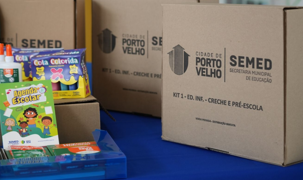 Entrega de kits reforça investimento na educação inclusiva