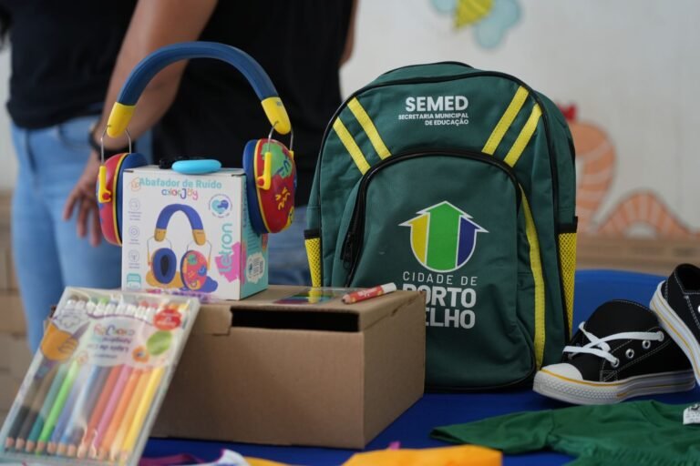 Entrega de kits reforça investimento na educação inclusiva