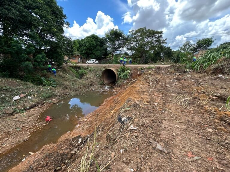 Limpeza de canal no bairro Castanheira é realizada após pedido do vereador Edimilson Dourado