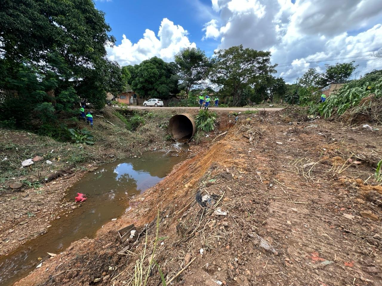 Limpeza de canal no bairro Castanheira é realizada após pedido do vereador Edimilson Dourado