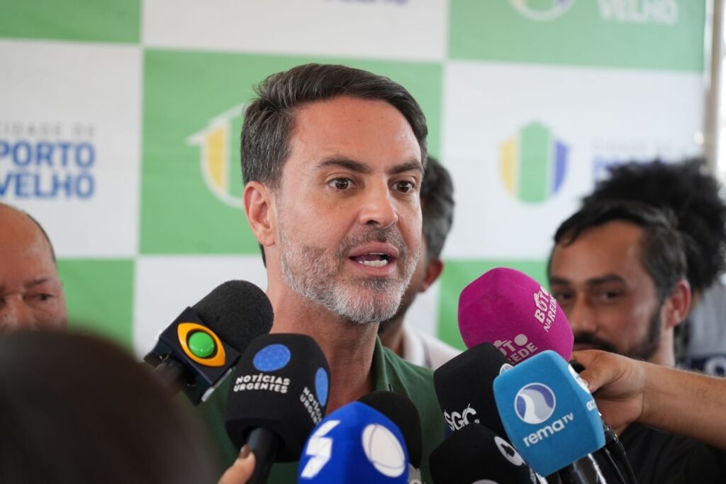 Ordem de serviço é assinada para pavimentação em via do bairro Três Marias