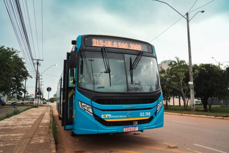 Nova linha de ônibus chega à BR-319 e muda rotina de moradores da zona rural