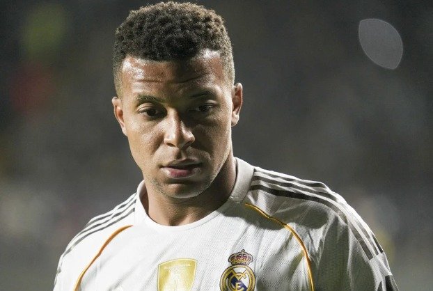 Real Madrid confirma lesão de Mbappé e pode estar fora da temporada