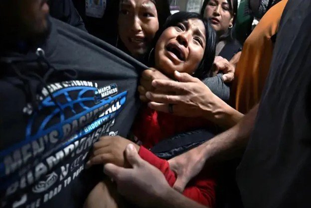 Fotografia de família separada pelo ICE vence World Press Photo