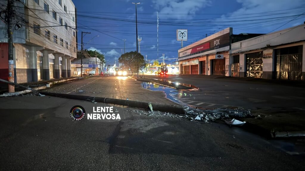 Caminhoneiro embriagado derruba poste, foge da PM e acaba preso no Centro de Porto Velho - VEJA FOTOS