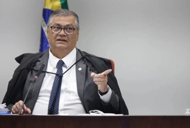 Dino diz que pensão por morte ficta de militares não deveria existir