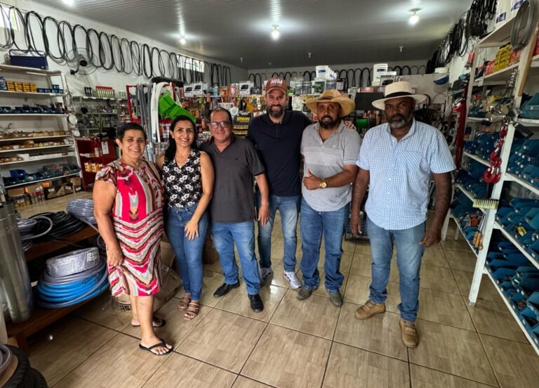Deputado Barreiro visita comércios em Urupá e ouve demandas de empresários ao lado dos vereadores Elinho Boiadeiro e Negão Buiu