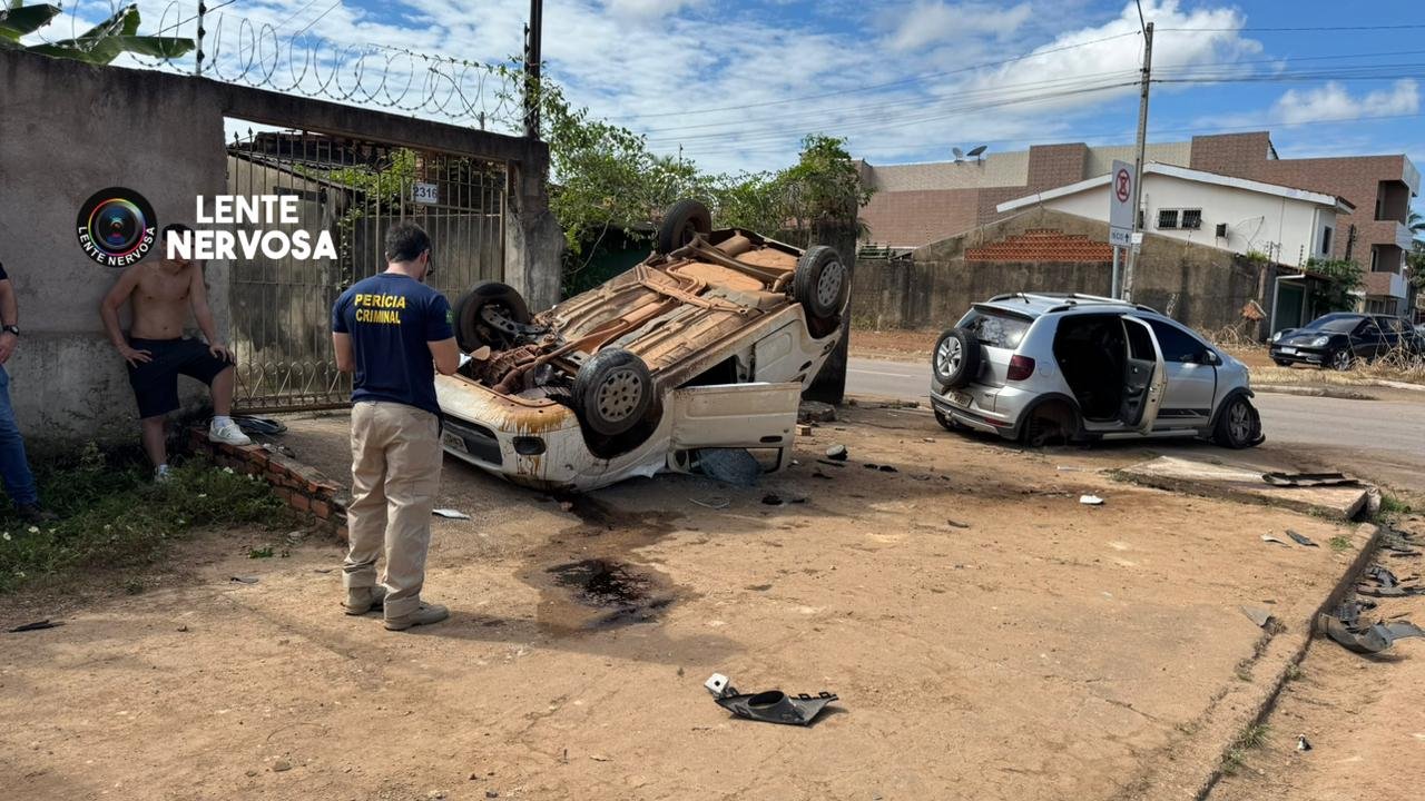 Forte colisão arranca roda de carro e resulta em capotamento de outro veículo em Porto Velho – VÍDEO