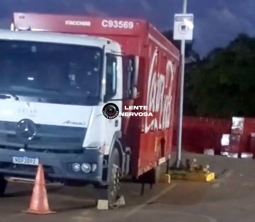PERIGOSA - Cobra jararaca é vista passeando pela fábrica da Coca Cola em Porto Velho - VEJA O VÍDEO