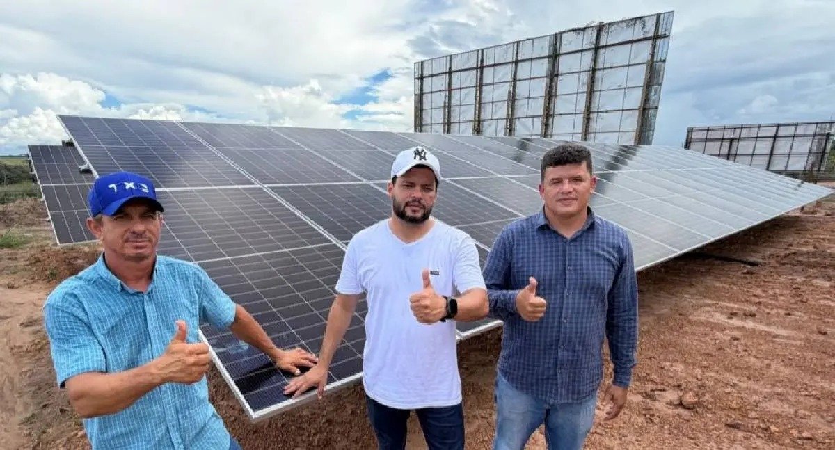 Edevaldo Neves garante placas solares para associação em Vilhena