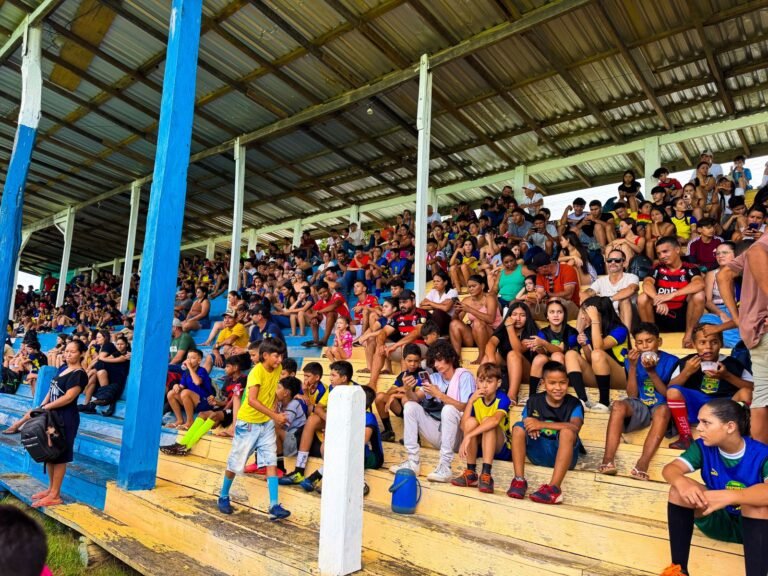 Prefeitura de Porto Velho entrega kits esportivos a mais de 500 crianças em Extrema