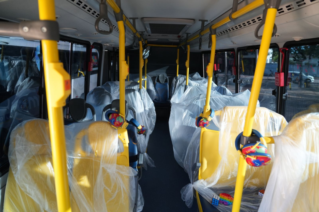 Serviço inédito, ônibus inclusivo completa um ano em PVH