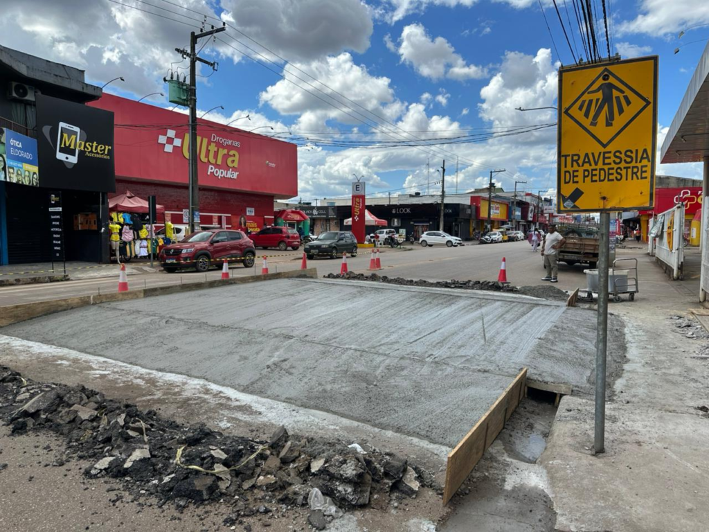 Faixa elevada é construída na Avenida Jatuarana a pedido do vereador Edimilson Dourado