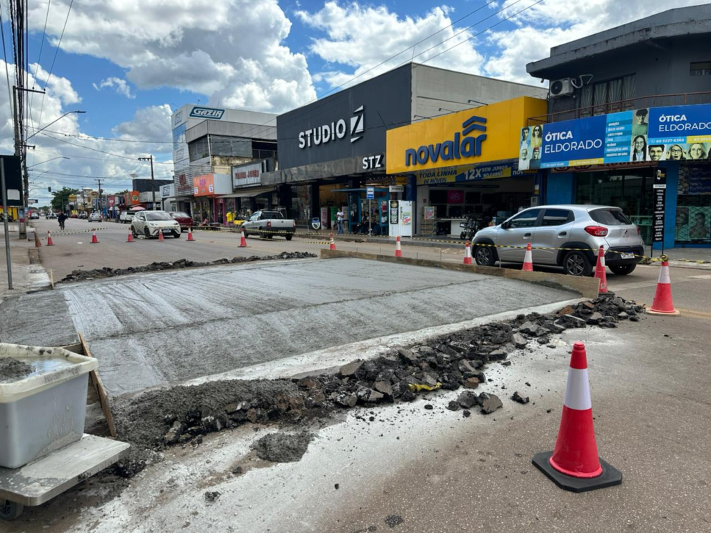 Faixa elevada é construída na Avenida Jatuarana a pedido do vereador Edimilson Dourado