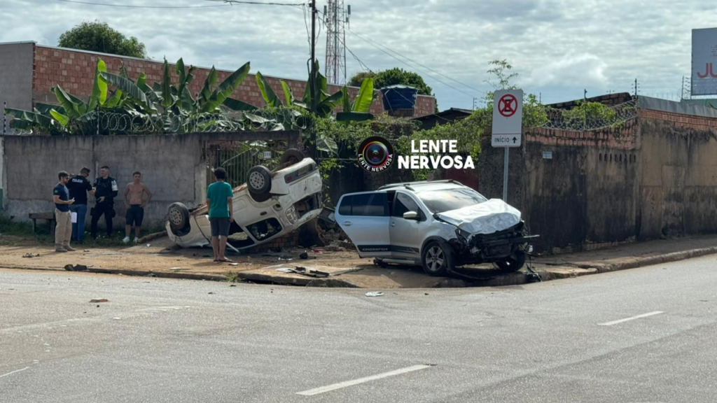 Forte colisão arranca roda de carro e resulta em capotamento de outro veículo em Porto Velho – VÍDEO