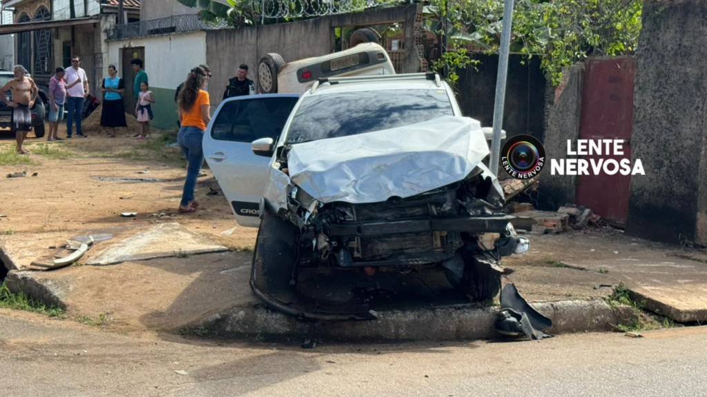 Forte colisão arranca roda de carro e resulta em capotamento de outro veículo em Porto Velho – VÍDEO