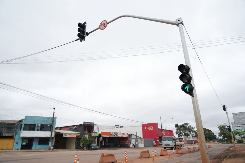 Prefeitura implanta sinalização inteligente para melhorar trânsito e segurança viária