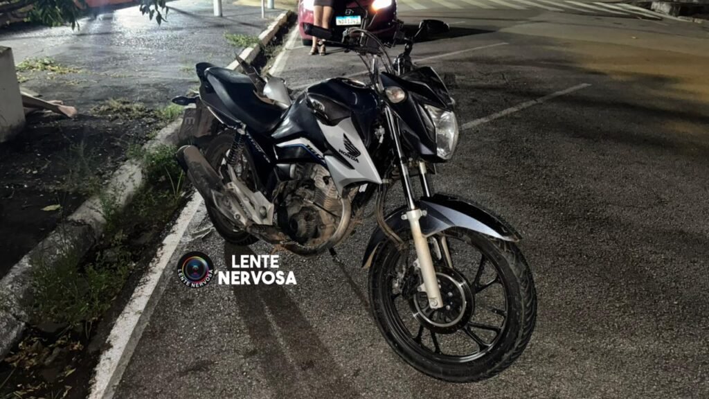 Motociclista embriagado sofre queda após sair de pagode no centro