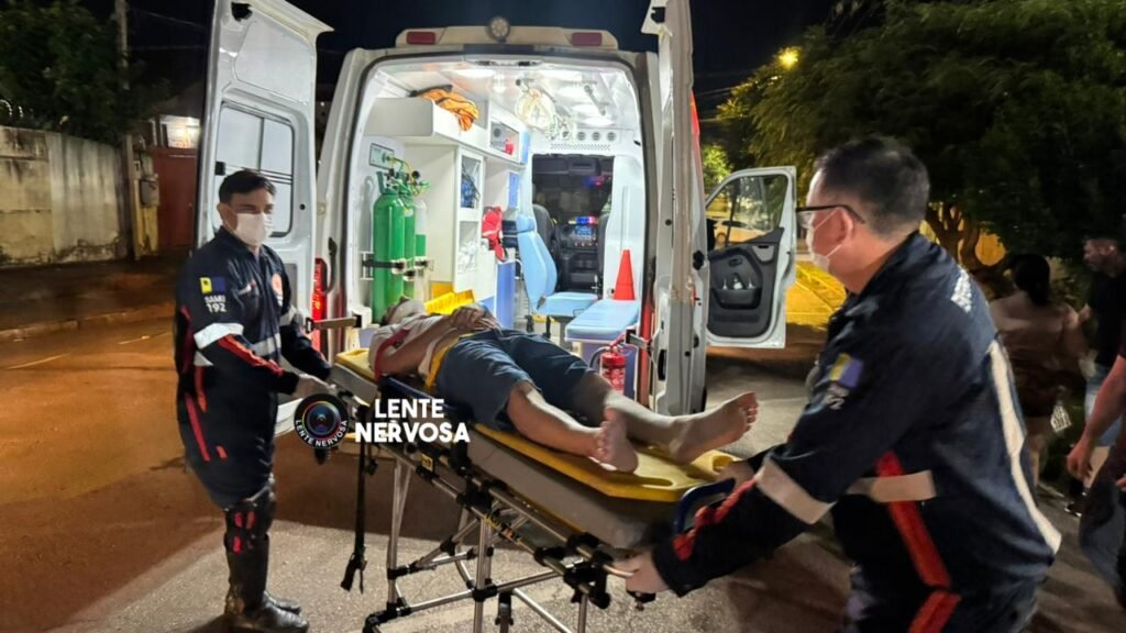 Motociclista embriagado sofre queda após sair de pagode no centro