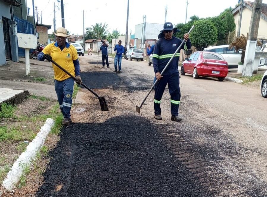 Seinfra realiza tapa buracos na zona sul a pedido do vereador Edimilson Dourado 1 Seinfra realiza tapa buracos na zona sul a pedido do vereador Edimilson Dourado