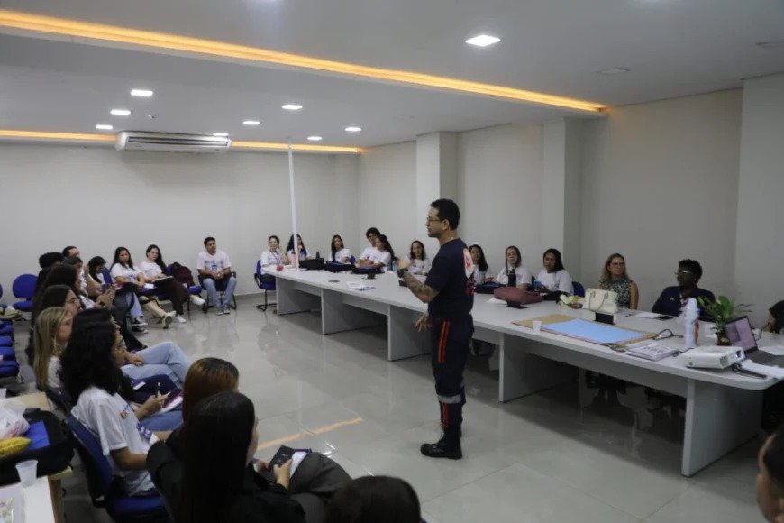 Profissionais de saúde e estudantes participam de vivência sobre atendimento às mulheres vítimas de violência 1 Profissionais de saúde e estudantes participam de vivência sobre atendimento às mulheres vítimas de violência