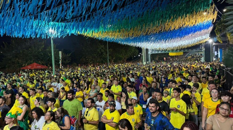 Prefeitura reúne milhares de pessoas na "Rua do Hexa" para assistir estreia do Brasil na Copa do Mundo 1 Prefeitura reúne milhares de pessoas na "Rua do Hexa" para assistir estreia do Brasil na Copa do Mundo