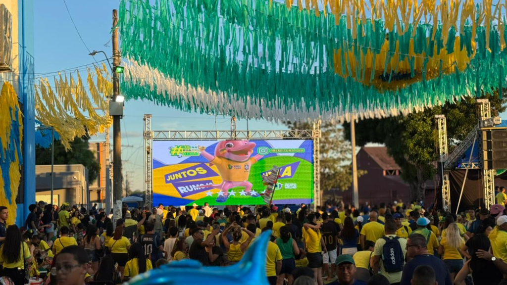 Prefeitura reúne milhares de pessoas na "Rua do Hexa" para assistir estreia do Brasil na Copa do Mundo 2 Prefeitura reúne milhares de pessoas na "Rua do Hexa" para assistir estreia do Brasil na Copa do Mundo