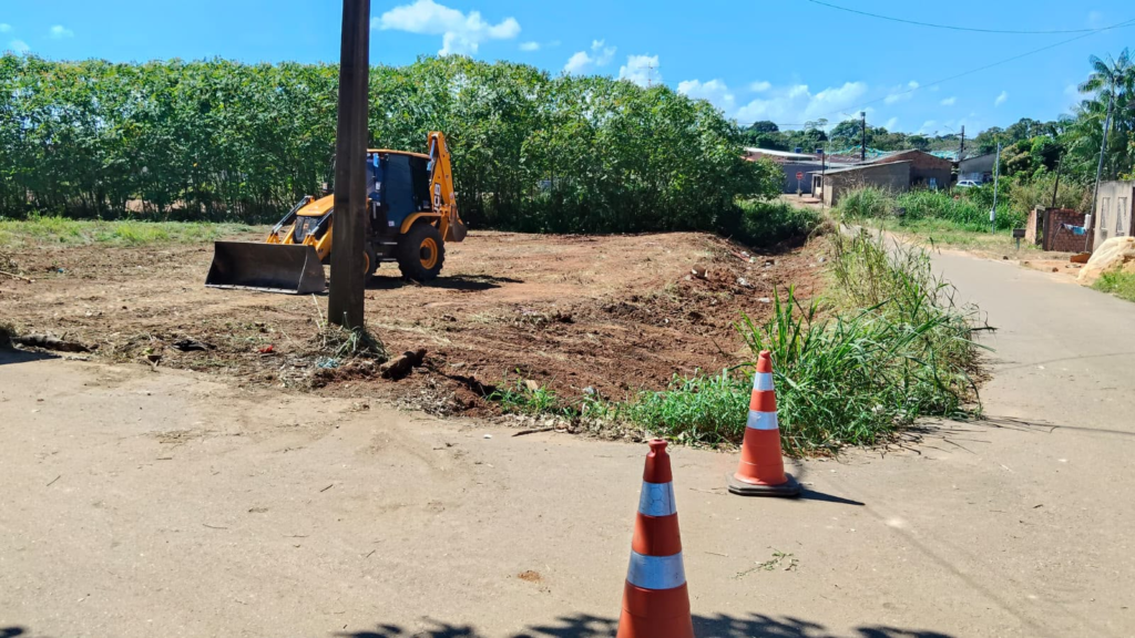 Mutirão de limpeza é realizado no Bairro Aeroclube após solicitação do vereador Edimilson Dourado