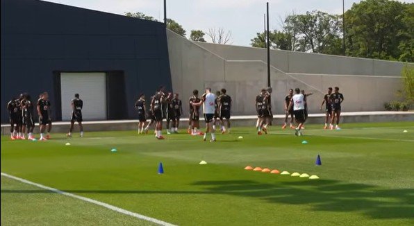 Neymar inicia treinamento em campo, mas ainda é dúvida para enfrentar o Haiti - VÍDEO