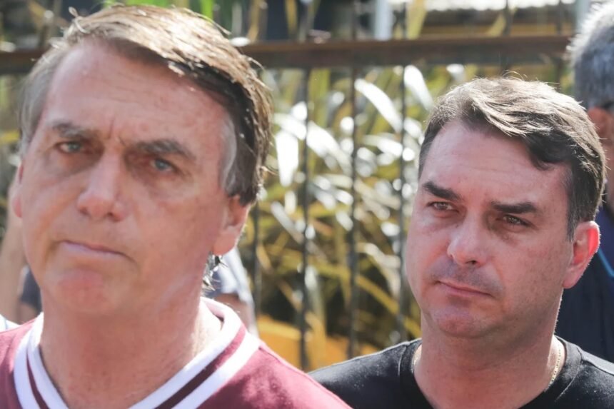 Moraes suspende visita de Flávio a Bolsonaro e dá 48h para explicar carta 1 Moraes suspende visita de Flávio a Bolsonaro e dá 48h para explicar carta