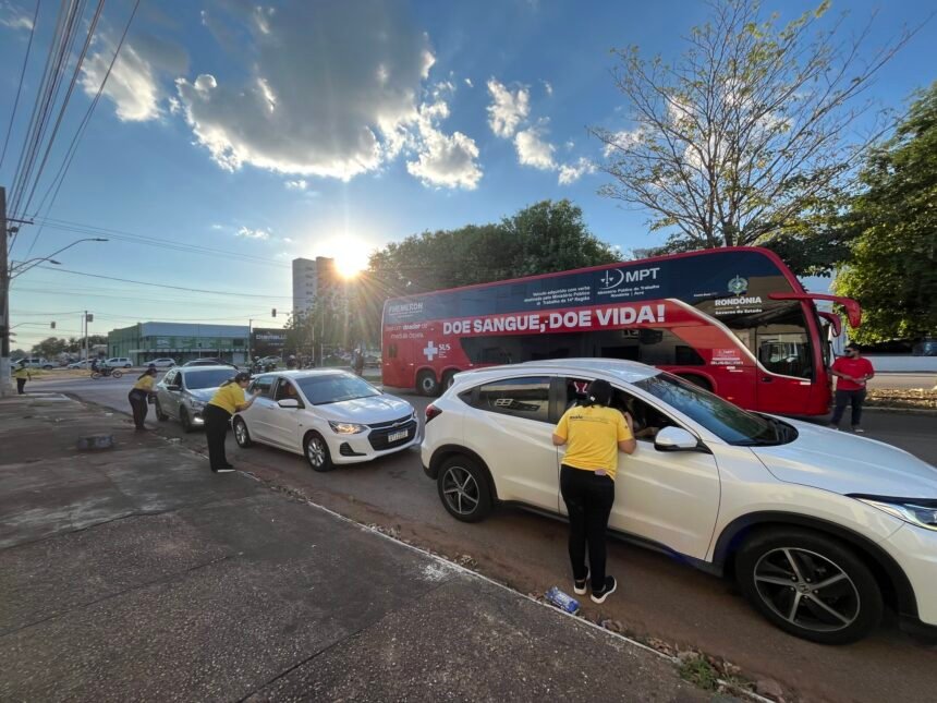 Parceria entre Detran-RO, PRF e Fhemeron marca o Dia do Motorista com ação de conscientização 1 Parceria entre Detran-RO, PRF e Fhemeron marca o Dia do Motorista com ação de conscientização
