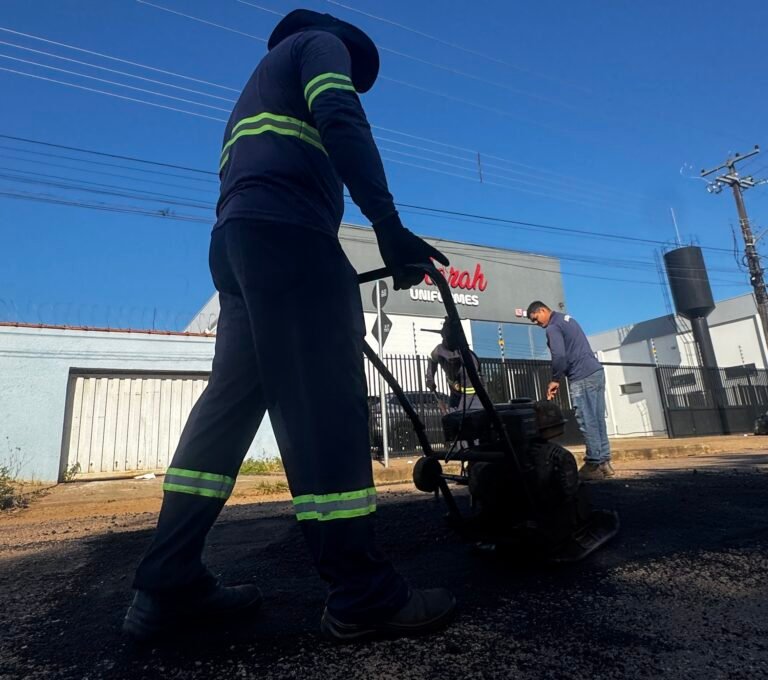 Duas vias da Zona Sul de Porto Velho passam por serviço de tapa buraco
