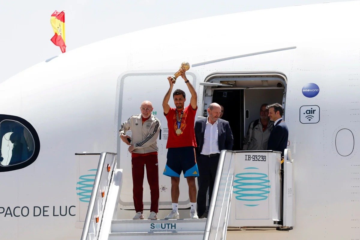 Seleção da Espanha desembarca em Madri após título da Copa do Mundo 1 Seleção da Espanha desembarca em Madri após título da Copa do Mundo