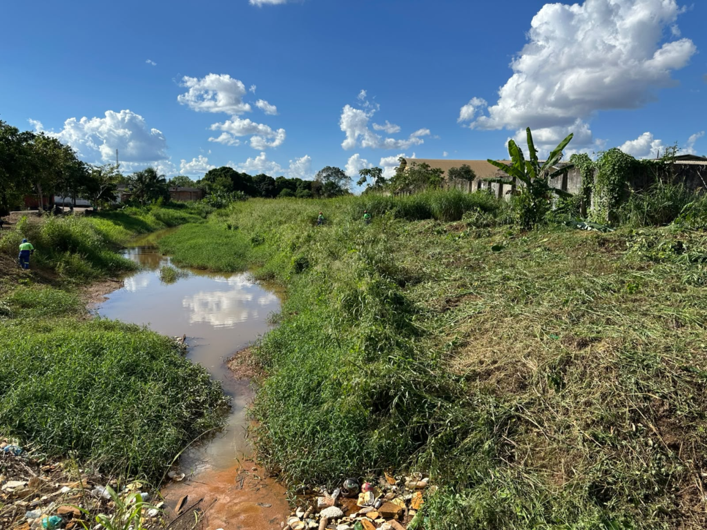 Limpeza de canal no bairro Castanheira atende solicitação do vereador Edimilson Dourado e beneficia comunidade escolar 3 Limpeza de canal no bairro Castanheira atende solicitação do vereador Edimilson Dourado e beneficia comunidade escolar