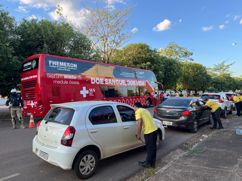 Parceria entre Detran-RO, PRF e Fhemeron marca o Dia do Motorista com ação de conscientização 2 Parceria entre Detran-RO, PRF e Fhemeron marca o Dia do Motorista com ação de conscientização
