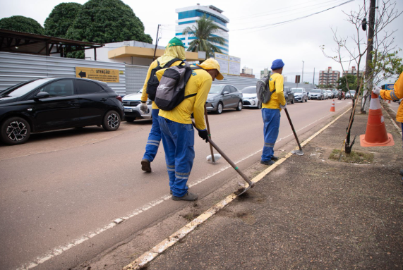 Prefeitura garante gratificação permanente de R$ 750,00 para 636 servidores da limpeza urbana 2 Prefeitura garante gratificação permanente de R$ 750,00 para 636 servidores da limpeza urbana
