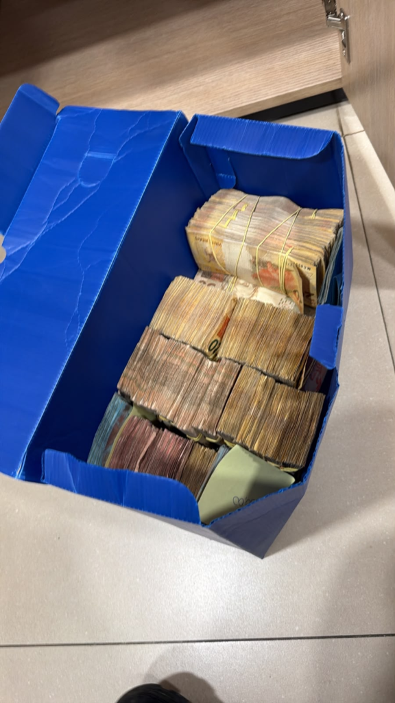 REDUTO: Polícia Federal faz buscas na Assembleia Legislativa apreende mais de R$800 mil em operação conjunta 3 REDUTO: Polícia Federal faz buscas na Assembleia Legislativa apreende mais de R$800 mil em operação conjunta