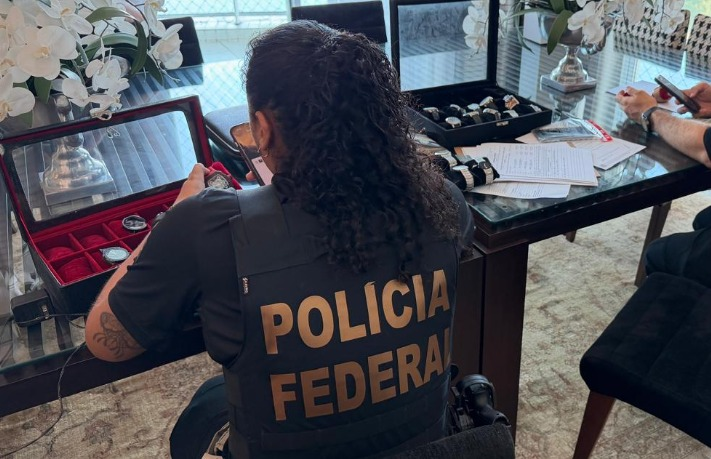 REDUTO: Polícia Federal faz buscas na Assembleia Legislativa apreende mais de R$800 mil em operação conjunta 4 REDUTO: Polícia Federal faz buscas na Assembleia Legislativa apreende mais de R$800 mil em operação conjunta