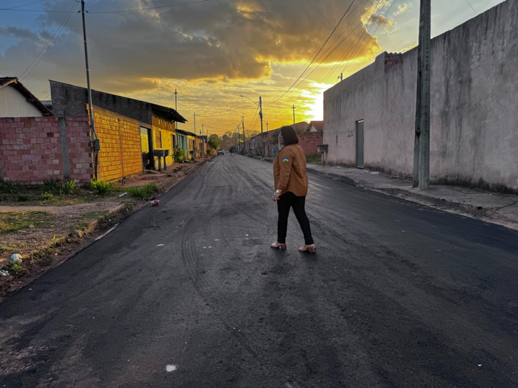 Após pedido do vereador Edimilson Dourado, Prefeitura inicia recapeamento de 19 ruas no Cristal da Calama 2 Após pedido do vereador Edimilson Dourado, Prefeitura inicia recapeamento de 19 ruas no Cristal da Calama