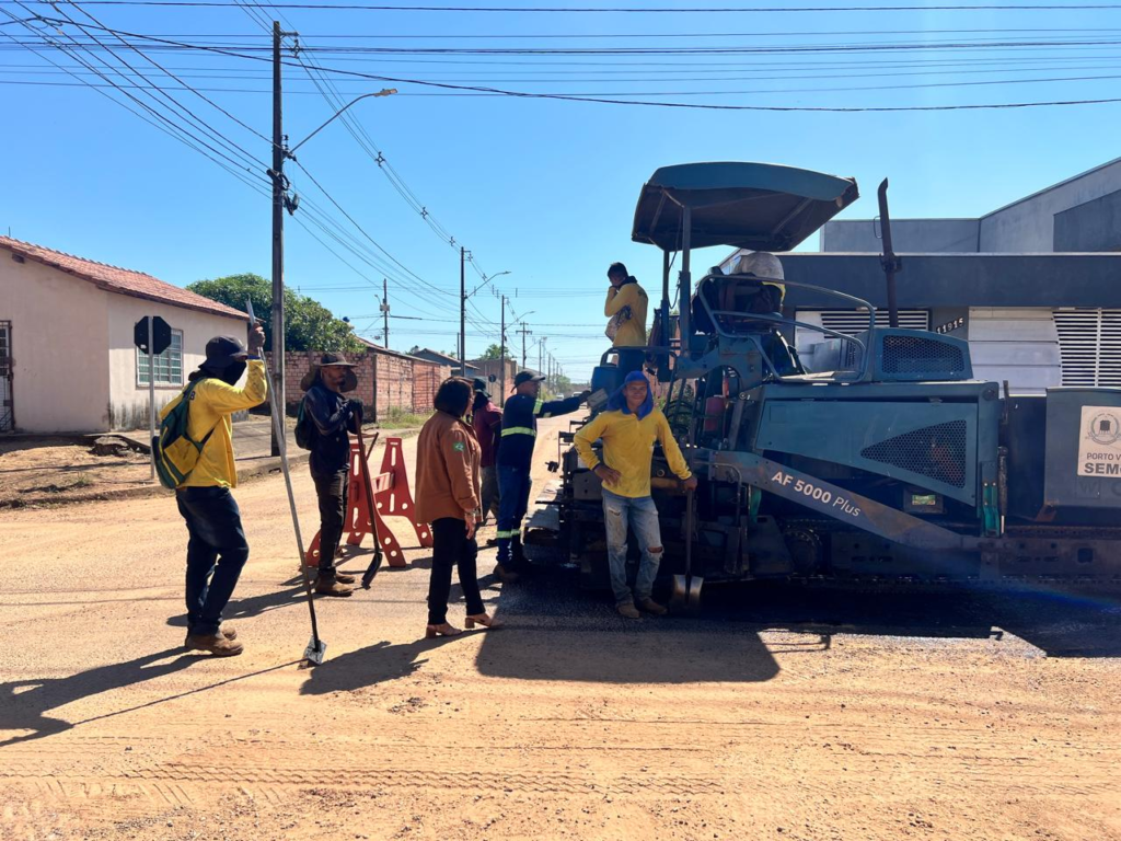Após pedido do vereador Edimilson Dourado, Prefeitura inicia recapeamento de 19 ruas no Cristal da Calama 4 Após pedido do vereador Edimilson Dourado, Prefeitura inicia recapeamento de 19 ruas no Cristal da Calama