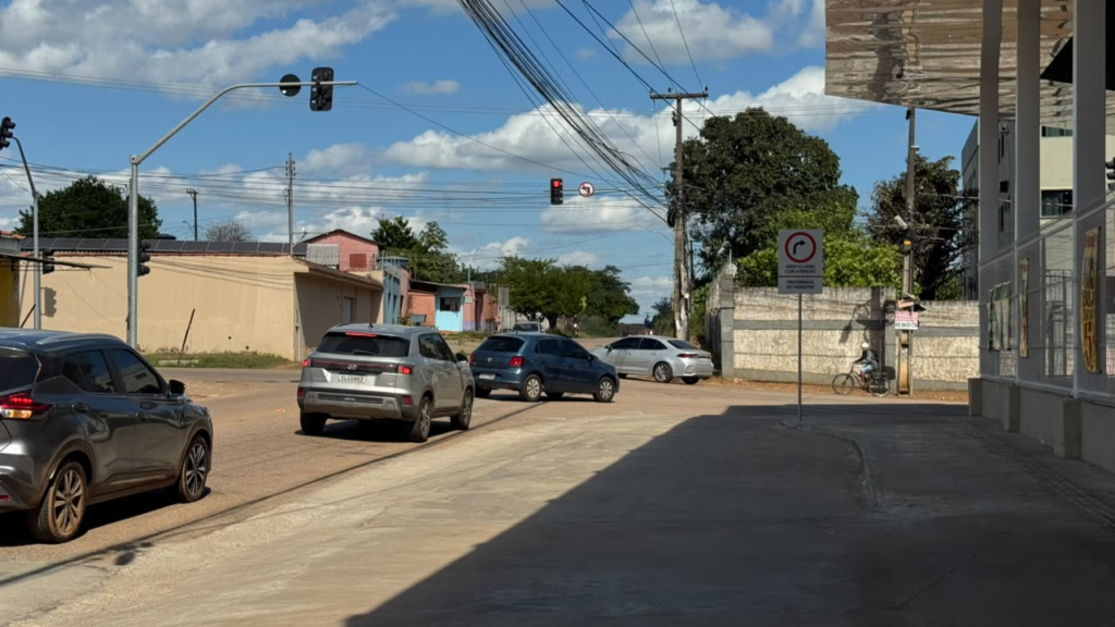 Vereador Edimilson Dourado tem solicitação atendida e instalação de placa “Direita Livre” melhora fluxo de veículos na Zona Sul 3 Vereador Edimilson Dourado tem solicitação atendida e instalação de placa “Direita Livre” melhora fluxo de veículos na Zona Sul