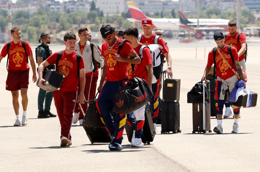 Seleção da Espanha desembarca em Madri após título da Copa do Mundo 5 Seleção da Espanha desembarca em Madri após título da Copa do Mundo