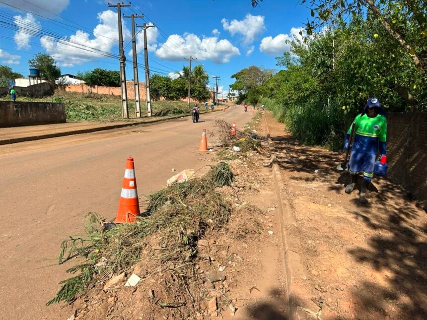 Limpeza de canal no bairro Castanheira atende solicitação do vereador Edimilson Dourado e beneficia comunidade escolar 1 Limpeza de canal no bairro Castanheira atende solicitação do vereador Edimilson Dourado e beneficia comunidade escolar