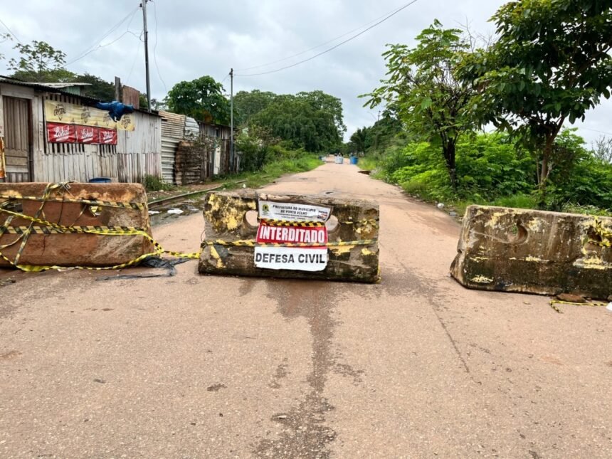Prefeitura interdita trecho do Canal Santa Bárbara para recuperação de bueiro e contenção de erosão 1 Prefeitura interdita trecho do Canal Santa Bárbara para recuperação de bueiro e contenção de erosão