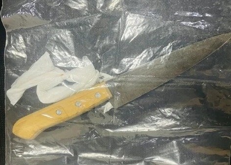 Homem preso por esfaquear criança na saída de escola escolheu vítima de forma aleatória, diz polícia