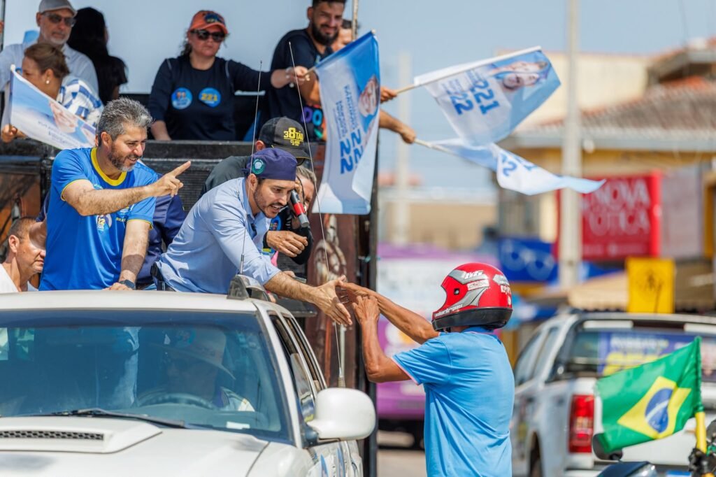 Dr. Fernando Máximo visita feirantes e participa de carreata na zona Leste de Porto Velho