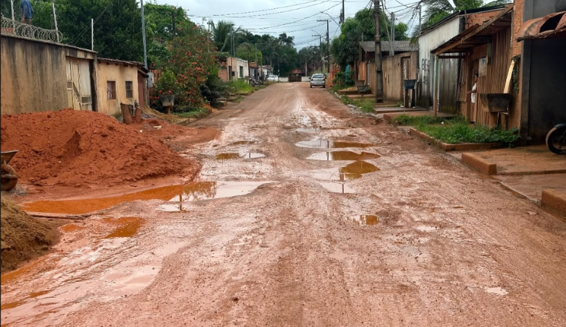 Vereador Edimilson Dourado tem pedido atendido e garante serviço de tapa-buraco no bairro Aeroclube